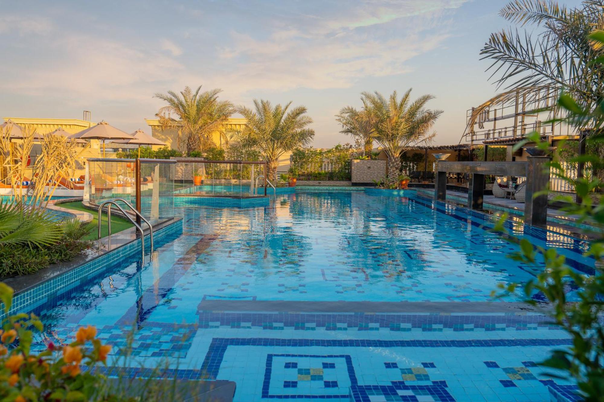 La Zona Continental Hotel Dubai Exterior photo